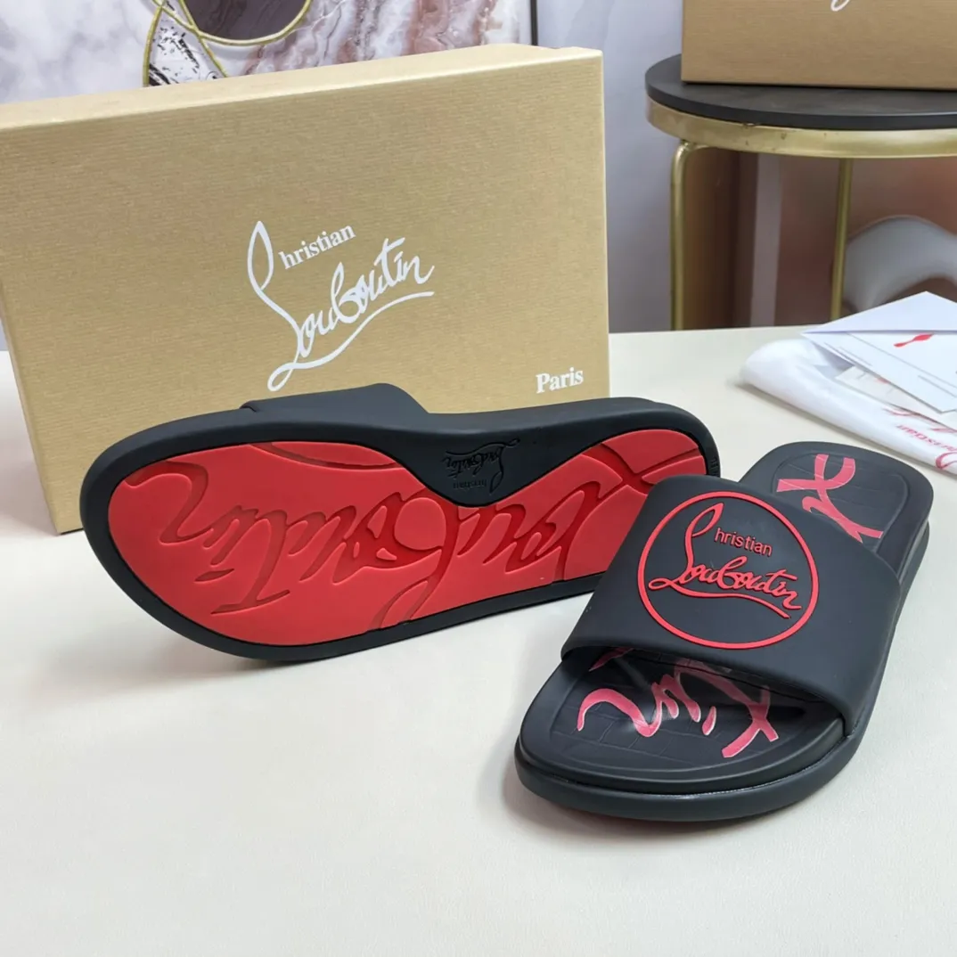 [CL red sole shoes] P: 300💰 size 38-45 Men's classic slippers, made on the official website 1:1, the original factory specializes in original materials ➖ OEM 3D printing pattern production ➖ Ultra-light non-slip outsole. Super fashionable and super comfortable, handsome on the feet, a must-have for men in summer! !